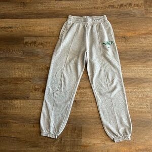 Women’s Nike jogger sweatpants